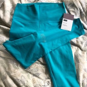 🦋Fleo x Katie Crew 25” Leggings